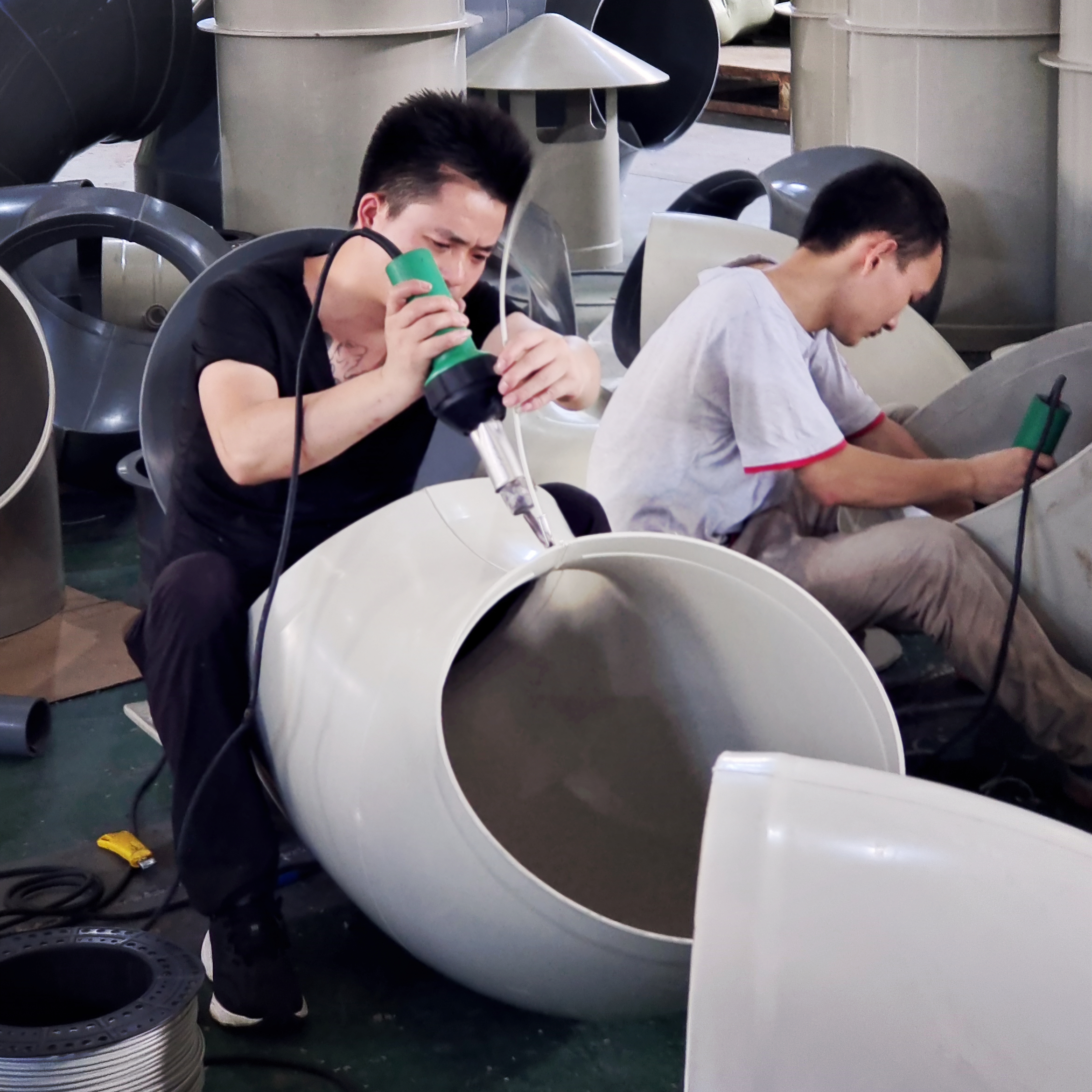 Use welding torch to weld PP pipe elbow