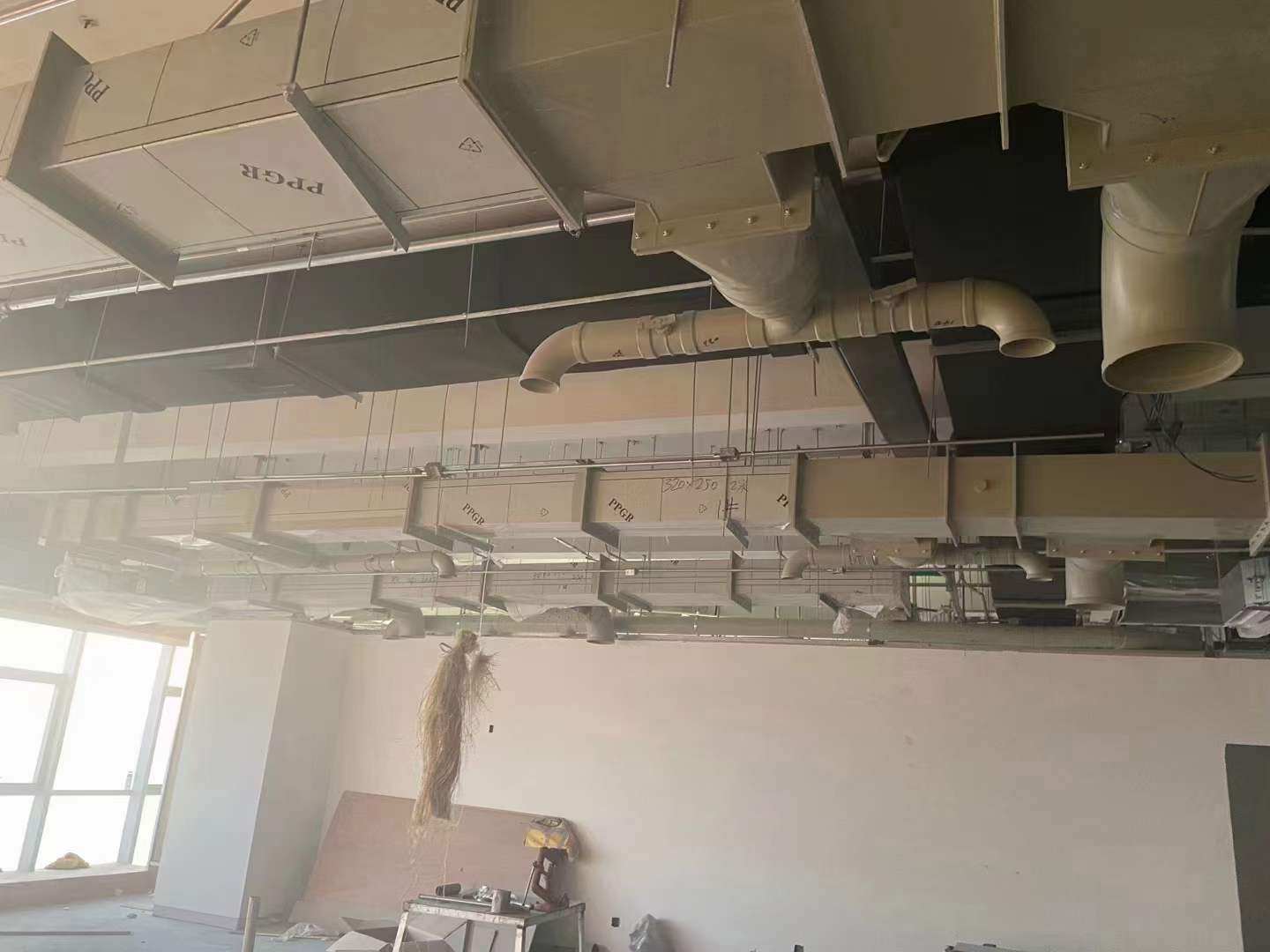 Laboratory piping system installation