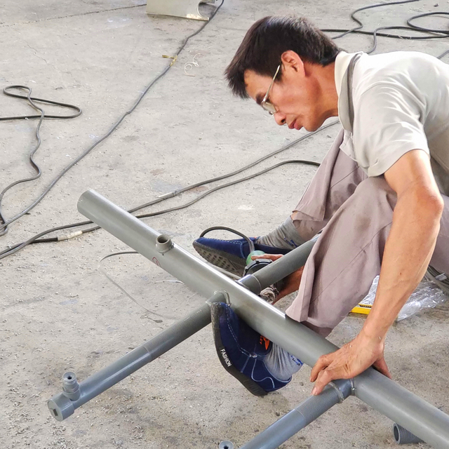 Welding of internal water pipe of scrubber