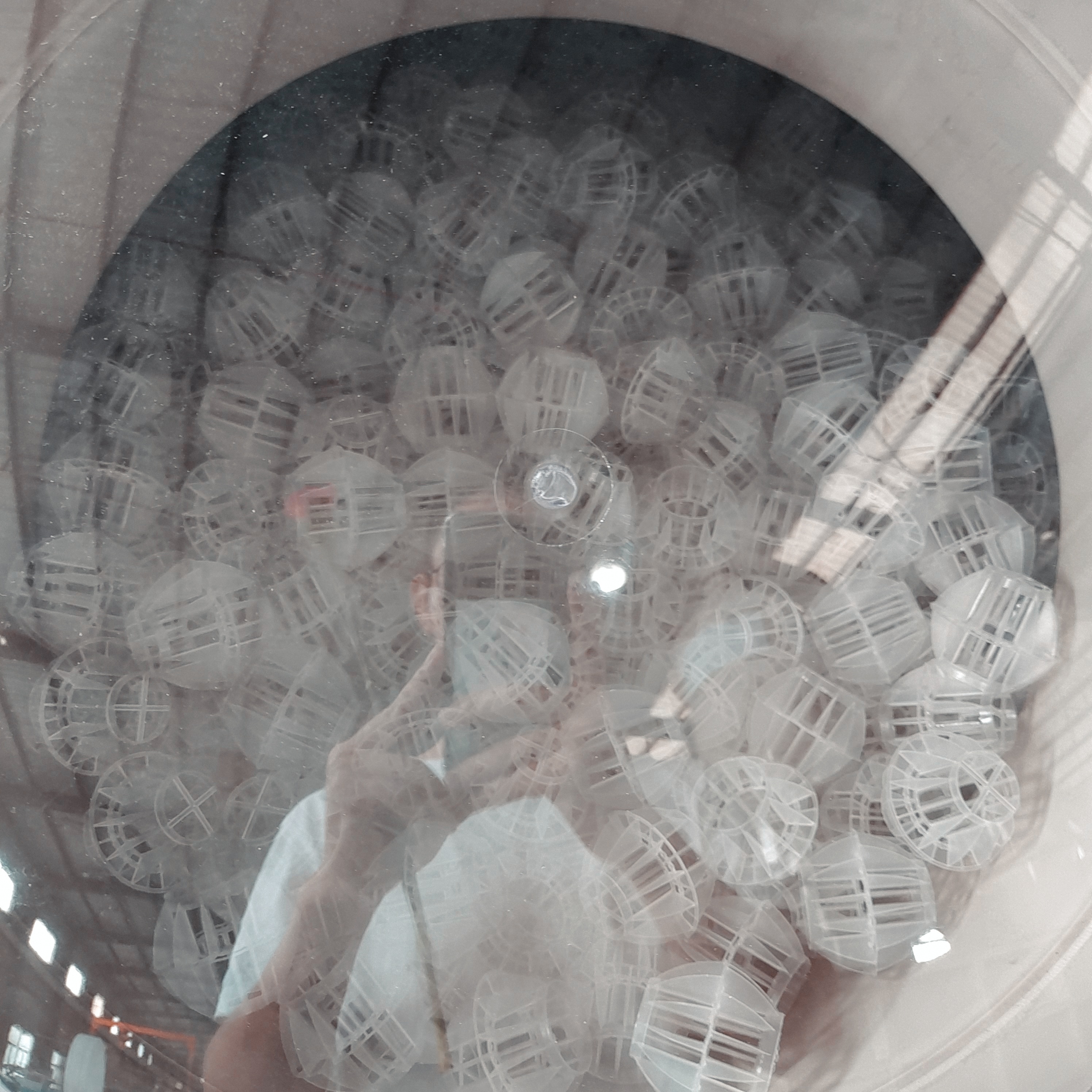 Polyhedral spherical packing inside packed bed scrubber